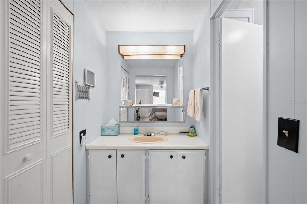 For Sale: $139,900 (2 beds, 2 baths, 960 Square Feet)