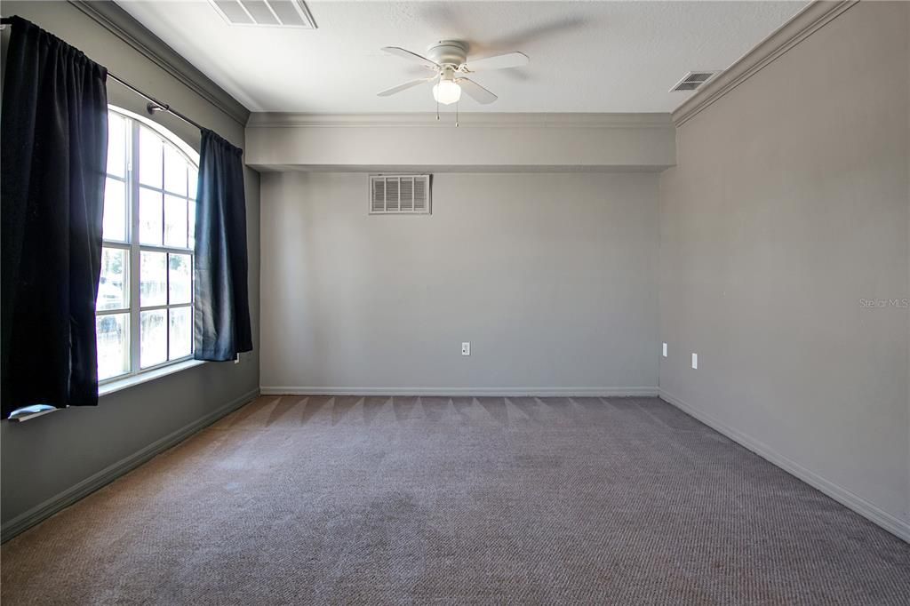 For Rent: $995 (1 beds, 1 baths, 600 Square Feet)