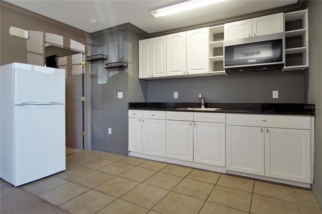 For Rent: $995 (1 beds, 1 baths, 600 Square Feet)