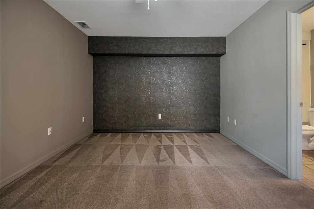 For Rent: $995 (1 beds, 1 baths, 600 Square Feet)