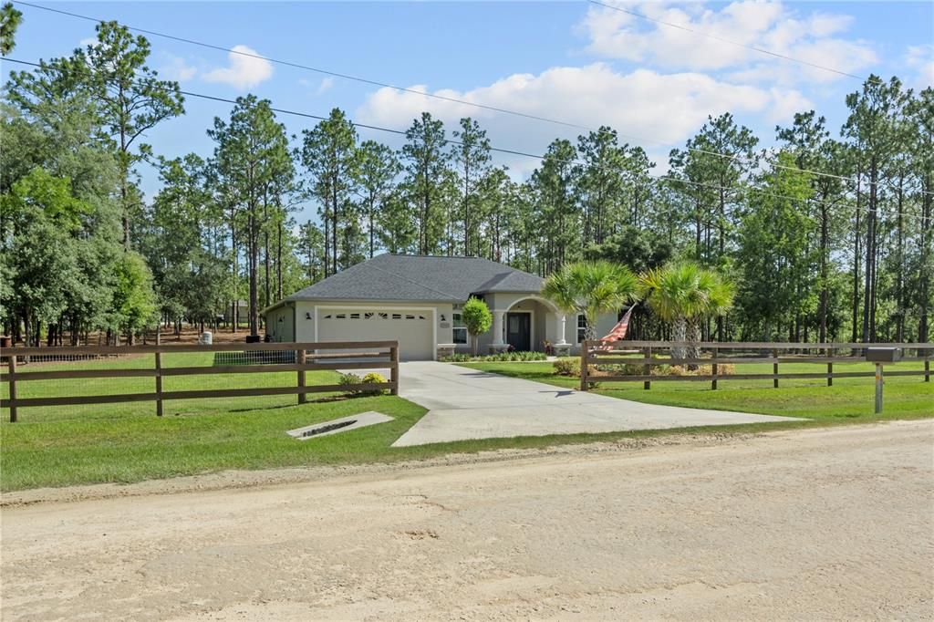 For Sale: $539,900 (3 beds, 2 baths, 1619 Square Feet)