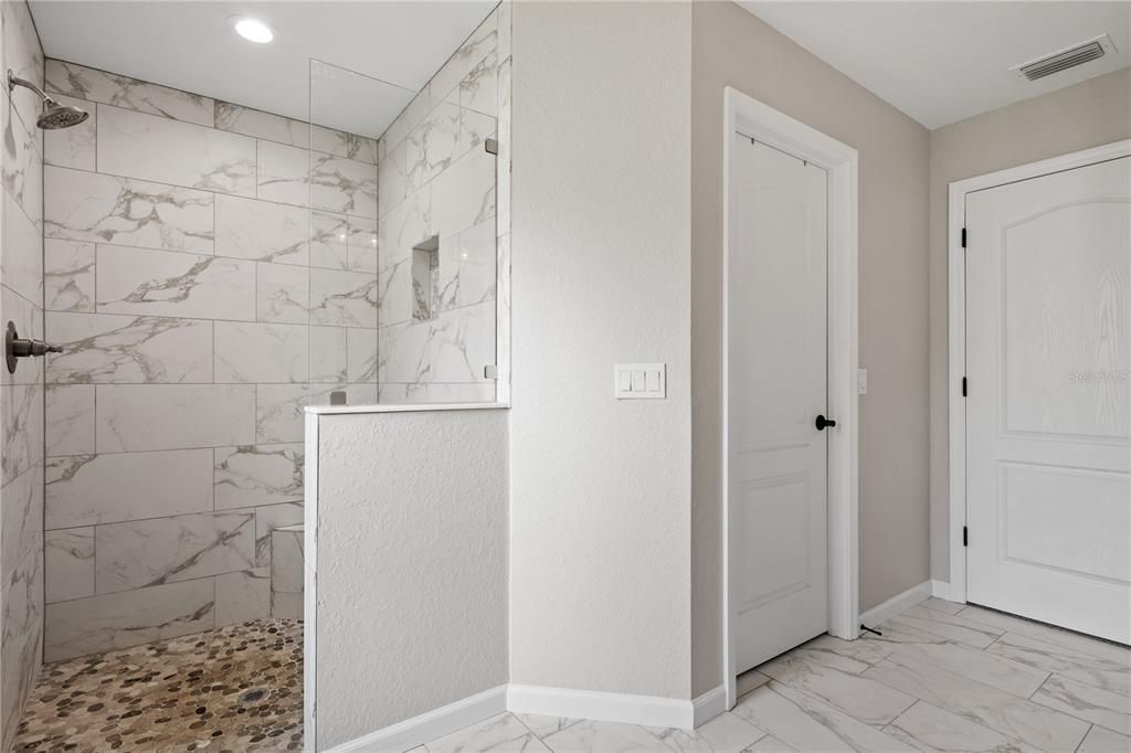 For Sale: $539,900 (3 beds, 2 baths, 1619 Square Feet)