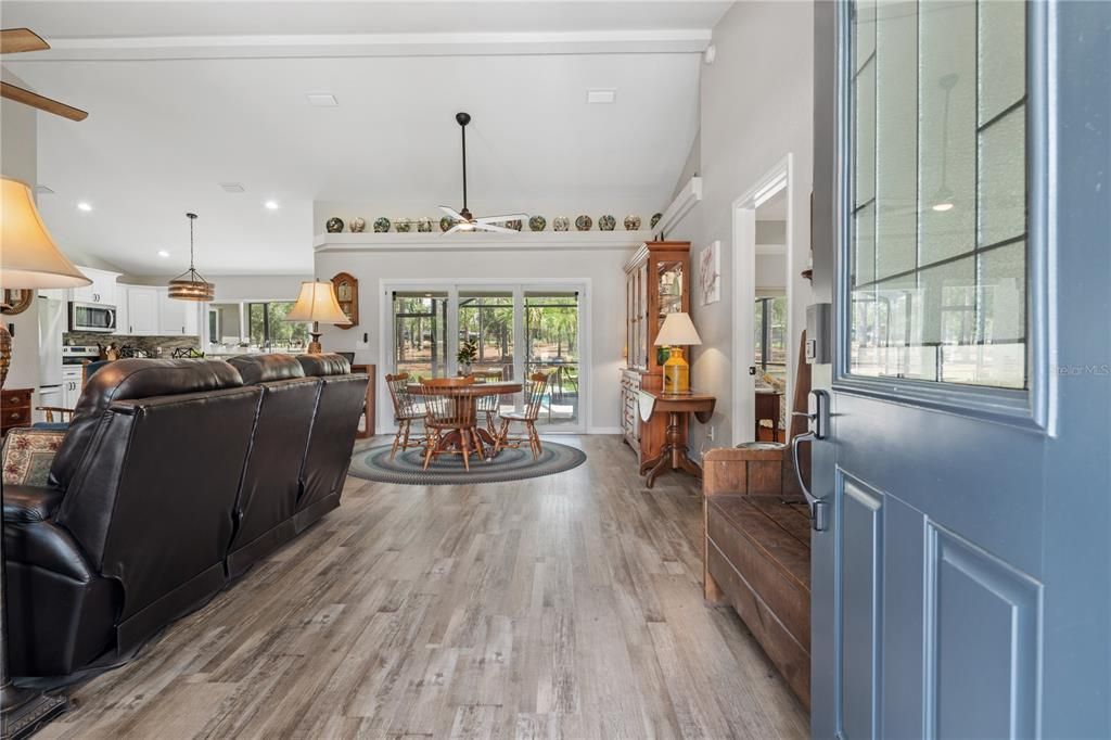 For Sale: $539,900 (3 beds, 2 baths, 1619 Square Feet)
