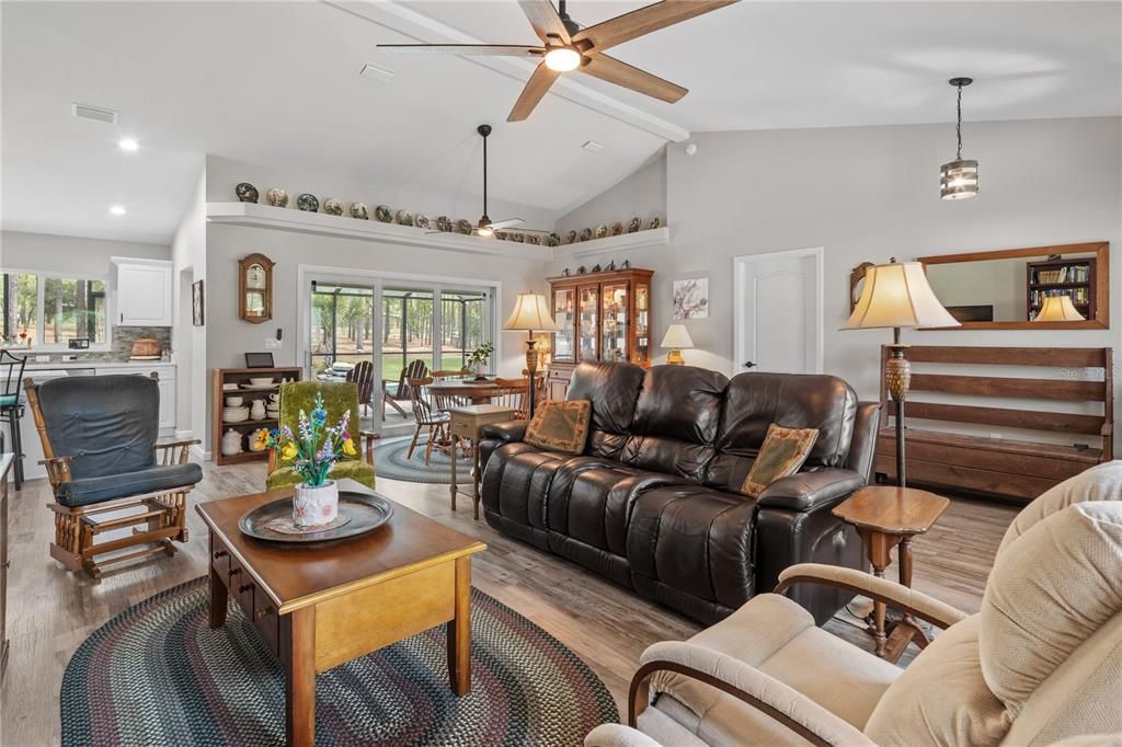 For Sale: $539,900 (3 beds, 2 baths, 1619 Square Feet)