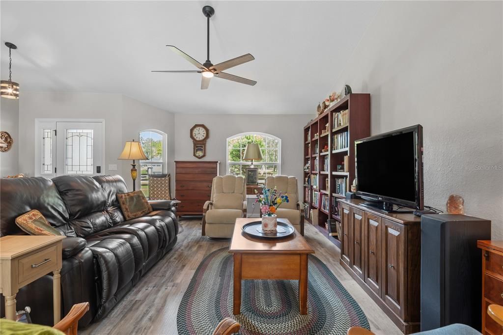 For Sale: $539,900 (3 beds, 2 baths, 1619 Square Feet)