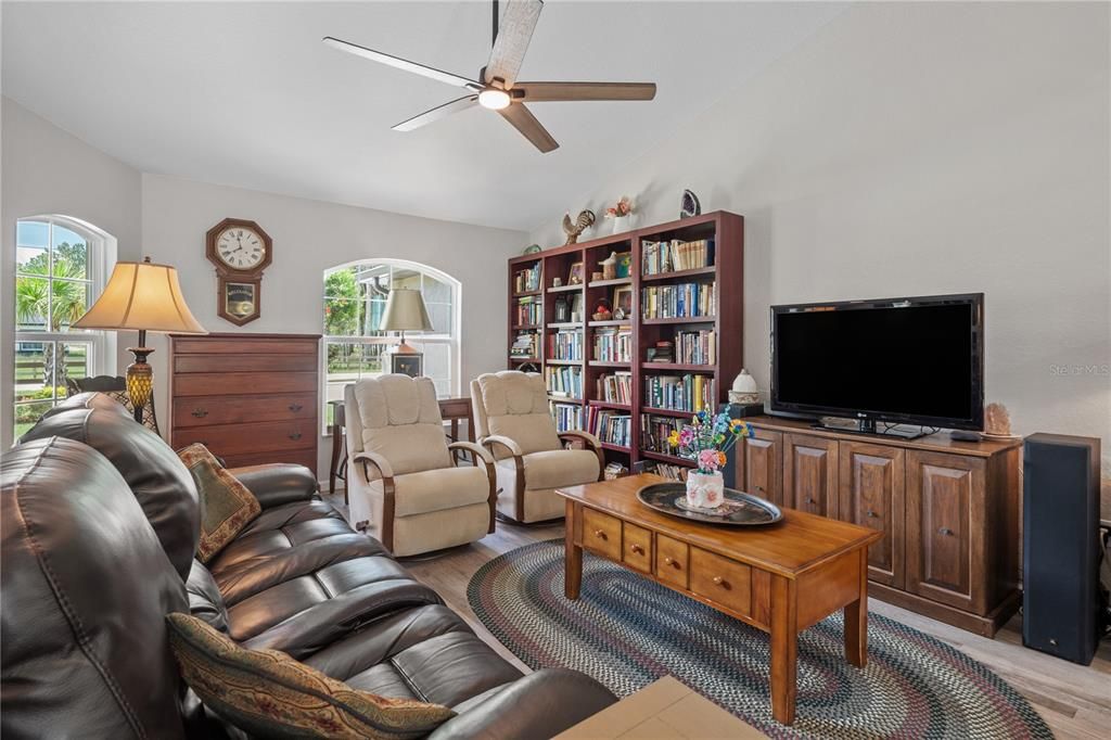 For Sale: $539,900 (3 beds, 2 baths, 1619 Square Feet)