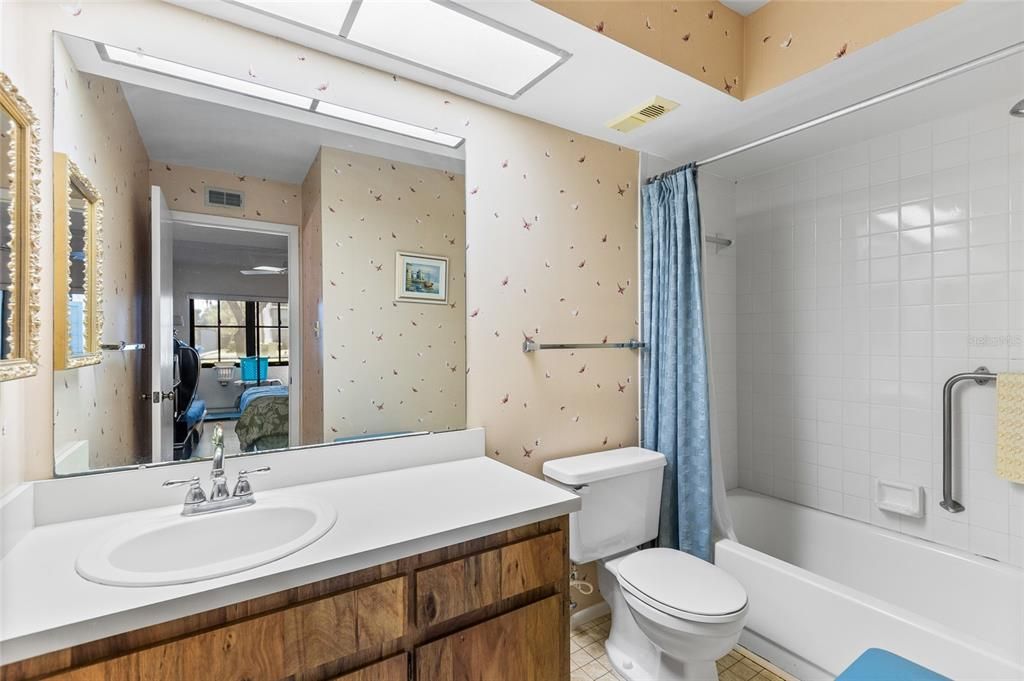На продажу: $160,000 (2 спален, 2 ванн, 955 Квадратных фут)