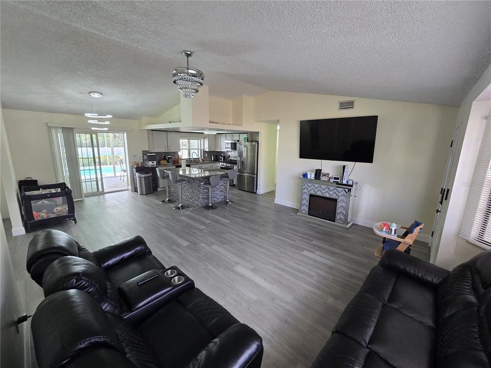 For Sale: $360,000 (3 beds, 2 baths, 1396 Square Feet)
