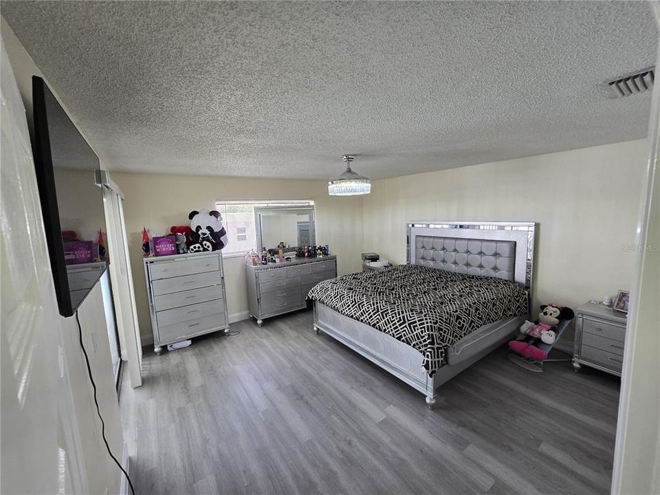 For Sale: $360,000 (3 beds, 2 baths, 1396 Square Feet)