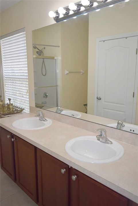 For Rent: $1,995 (2 beds, 2 baths, 1200 Square Feet)