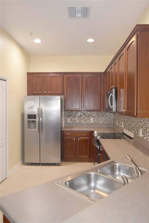 For Rent: $1,995 (2 beds, 2 baths, 1200 Square Feet)