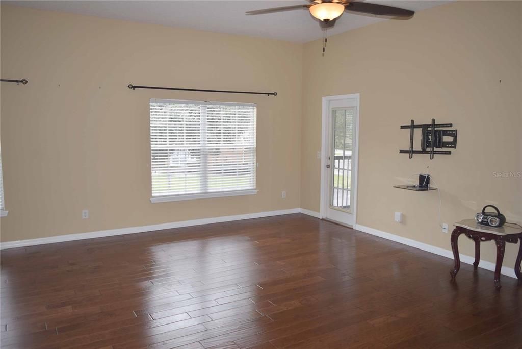 For Rent: $1,995 (2 beds, 2 baths, 1200 Square Feet)