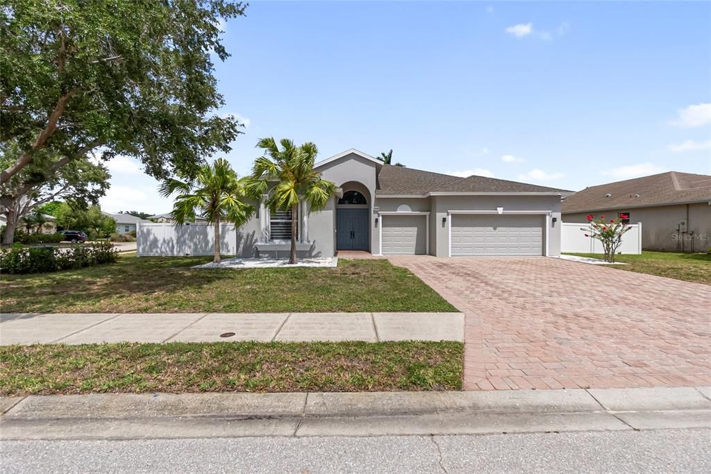 Active With Contract: $4,100 (4 beds, 3 baths, 2602 Square Feet)