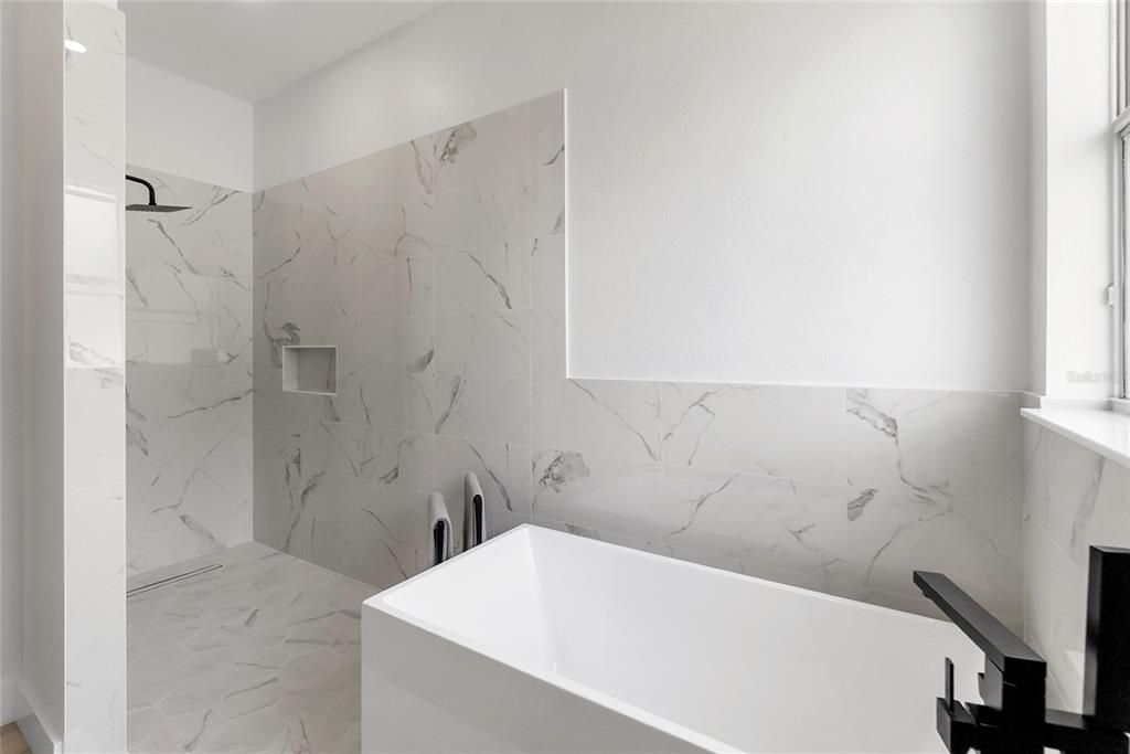 Active With Contract: $4,100 (4 beds, 3 baths, 2602 Square Feet)
