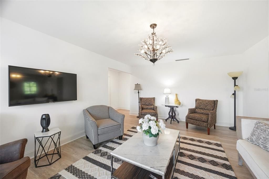 For Sale: $239,900 (3 beds, 2 baths, 1385 Square Feet)