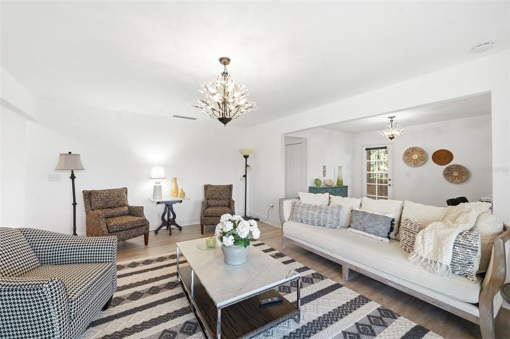 For Sale: $239,900 (3 beds, 2 baths, 1385 Square Feet)