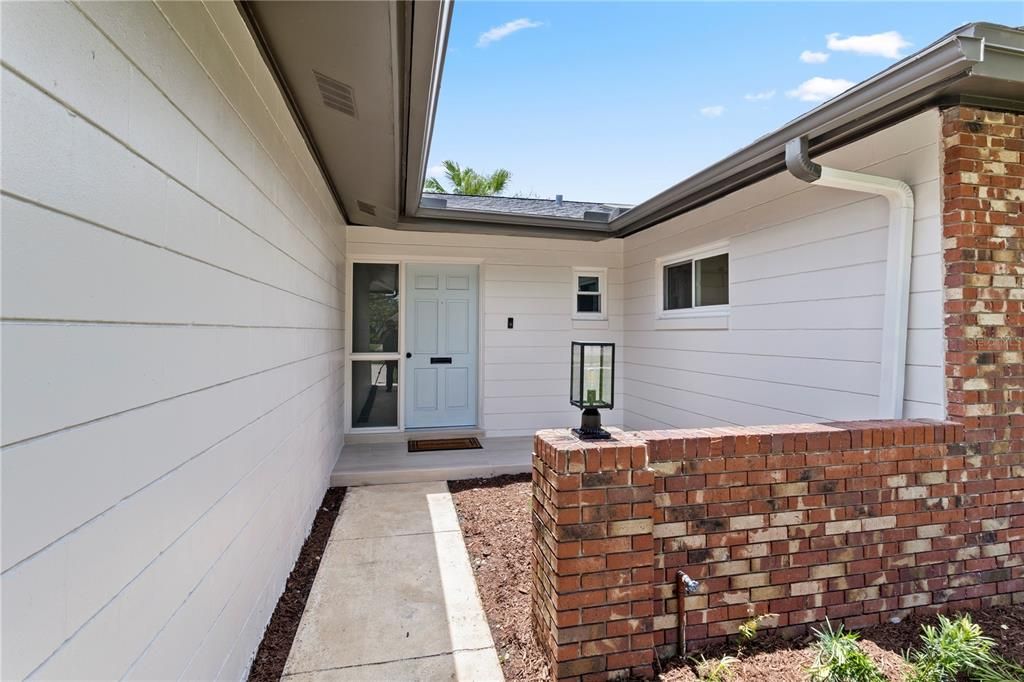 For Sale: $625,000 (5 beds, 2 baths, 1938 Square Feet)