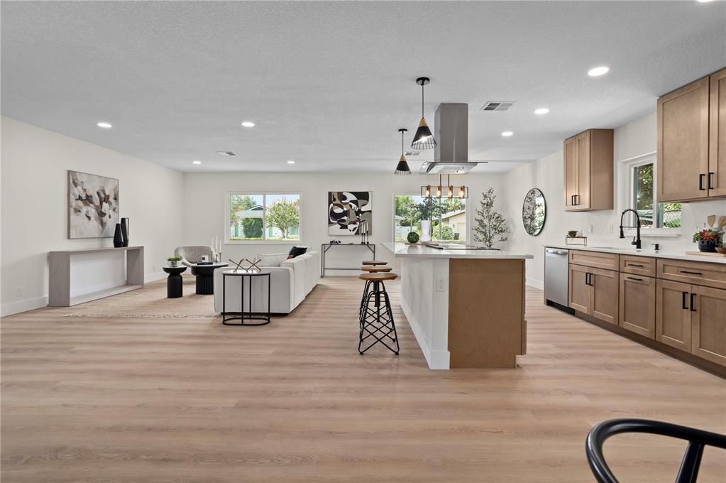For Sale: $625,000 (5 beds, 2 baths, 1938 Square Feet)