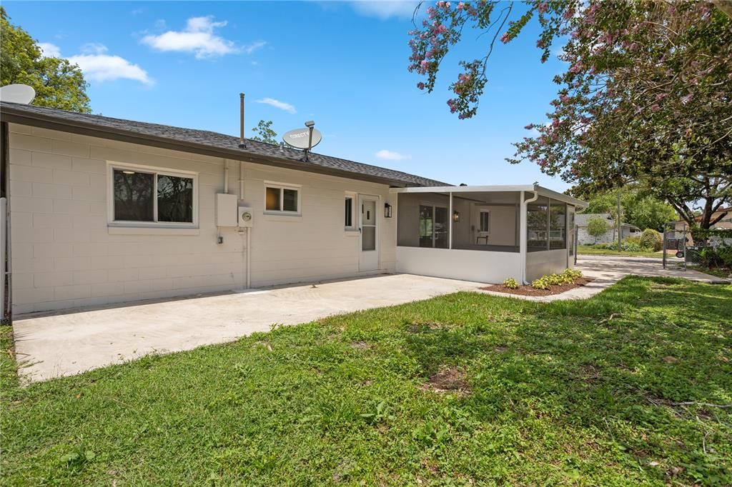 For Sale: $625,000 (5 beds, 2 baths, 1938 Square Feet)