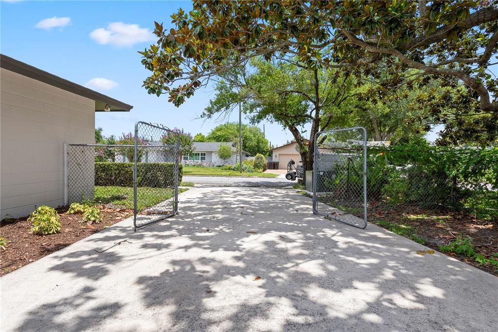 For Sale: $625,000 (5 beds, 2 baths, 1938 Square Feet)