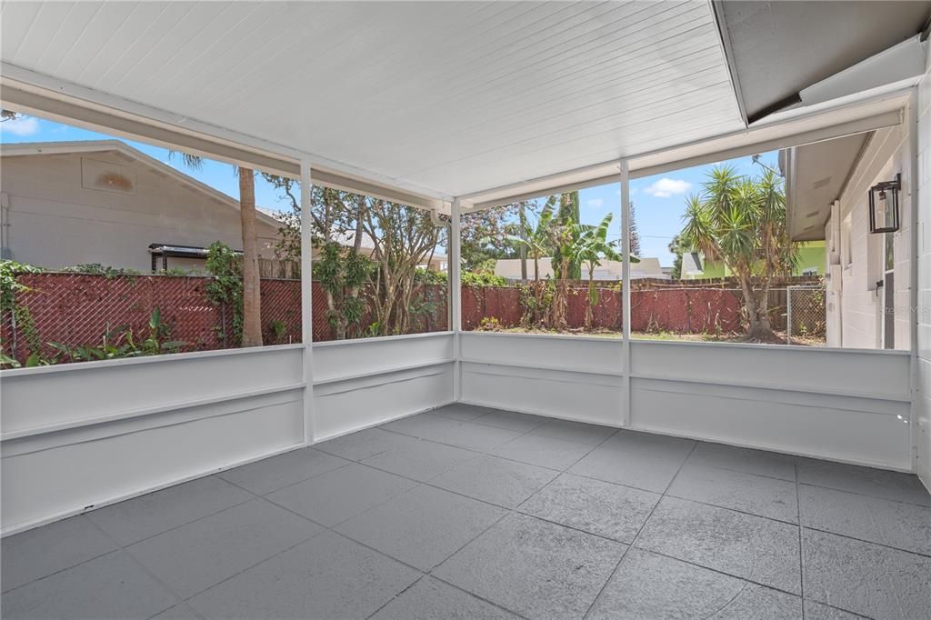 For Sale: $625,000 (5 beds, 2 baths, 1938 Square Feet)