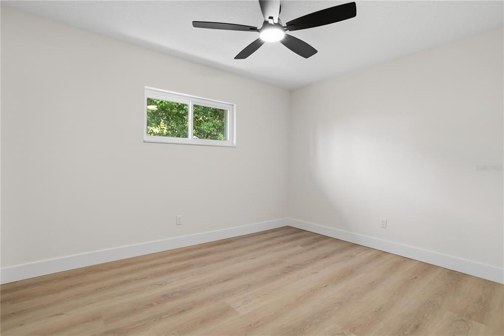 For Sale: $625,000 (5 beds, 2 baths, 1938 Square Feet)