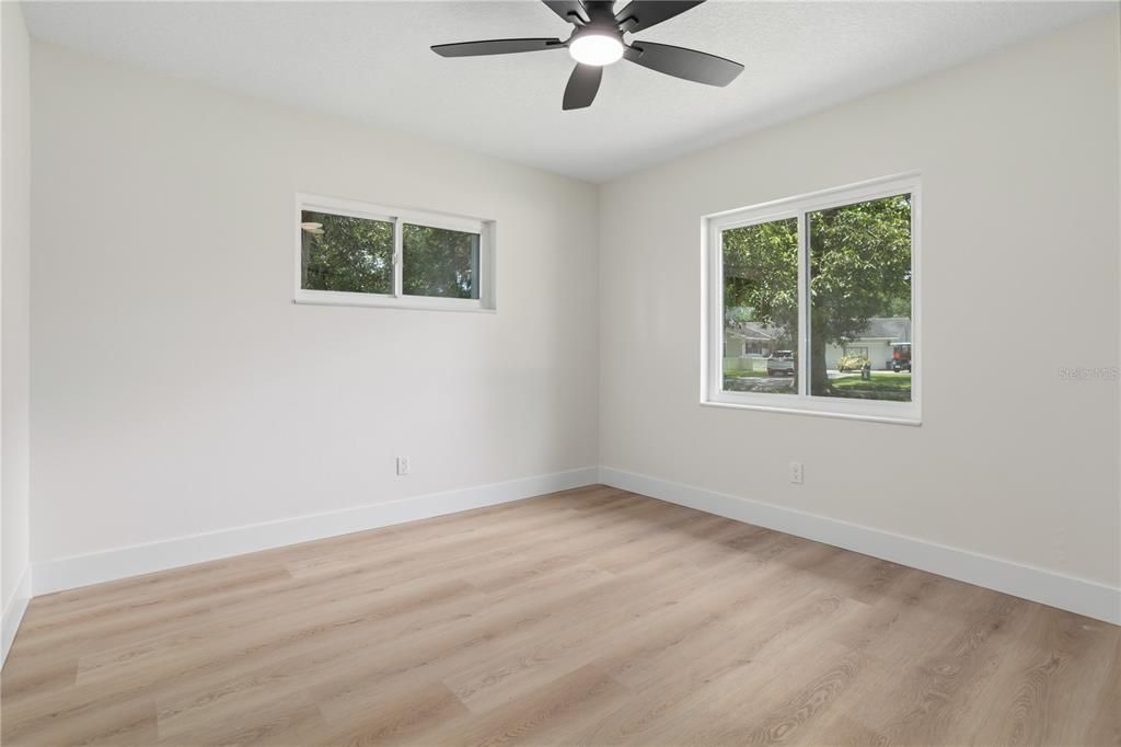 For Sale: $625,000 (5 beds, 2 baths, 1938 Square Feet)