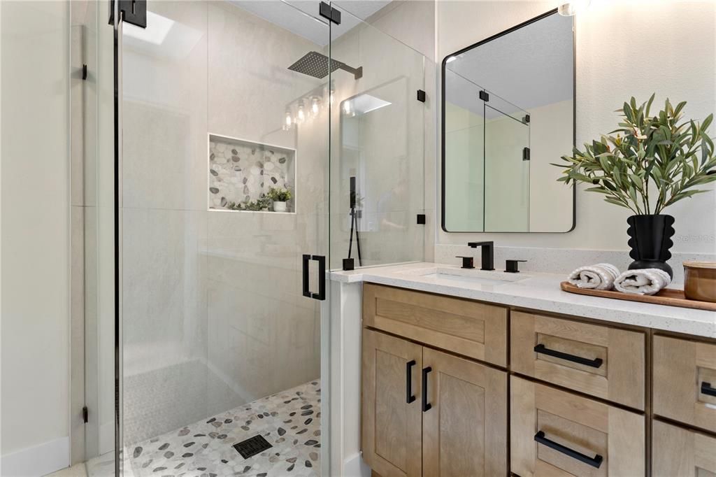 For Sale: $625,000 (5 beds, 2 baths, 1938 Square Feet)