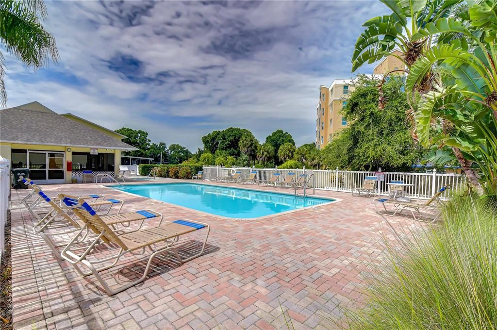 For Sale: $374,999 (4 beds, 3 baths, 1834 Square Feet)