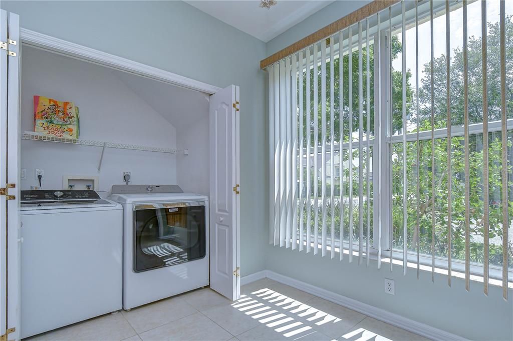 For Sale: $374,999 (4 beds, 3 baths, 1834 Square Feet)
