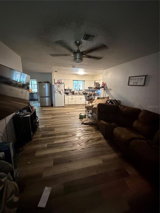 En Venta: $296,000 (4 camas, 2 baños, 1536 Pies cuadrados)