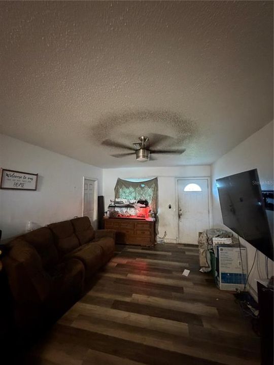 En Venta: $296,000 (4 camas, 2 baños, 1536 Pies cuadrados)