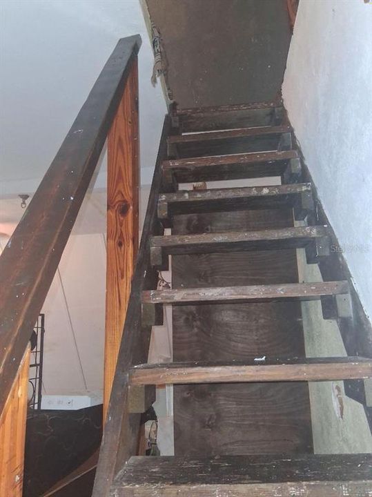 На продажу: $159,900 (2 спален, 1 ванн, 887 Квадратных фут)