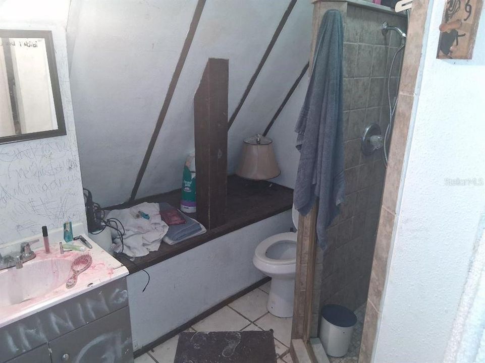 На продажу: $159,900 (2 спален, 1 ванн, 887 Квадратных фут)