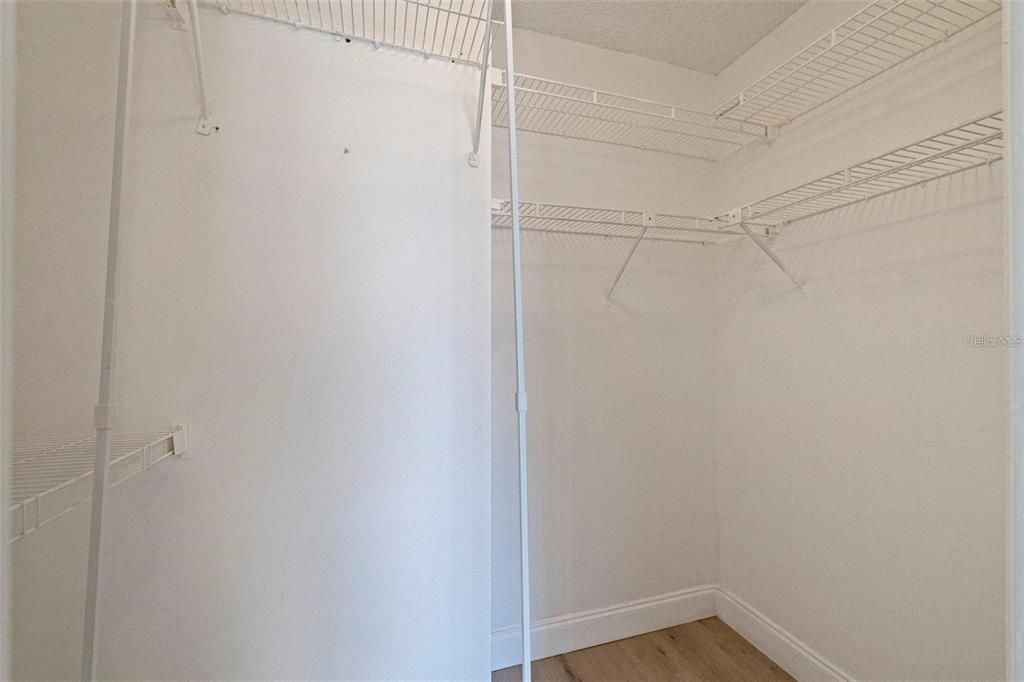 For Sale: $225,000 (2 beds, 2 baths, 1030 Square Feet)