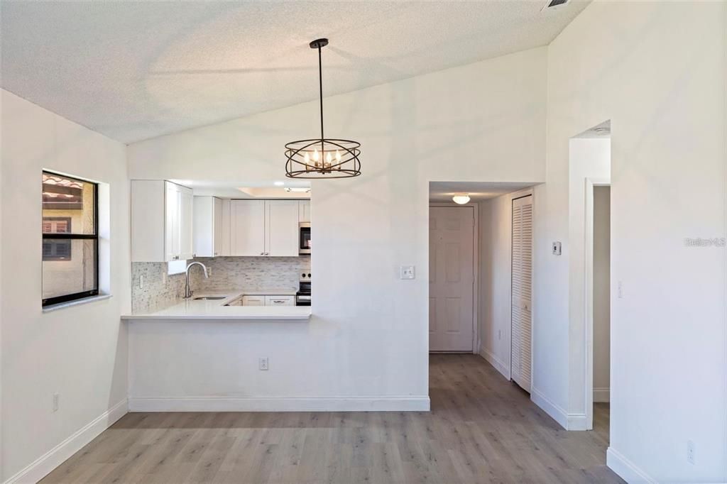 For Sale: $225,000 (2 beds, 2 baths, 1030 Square Feet)