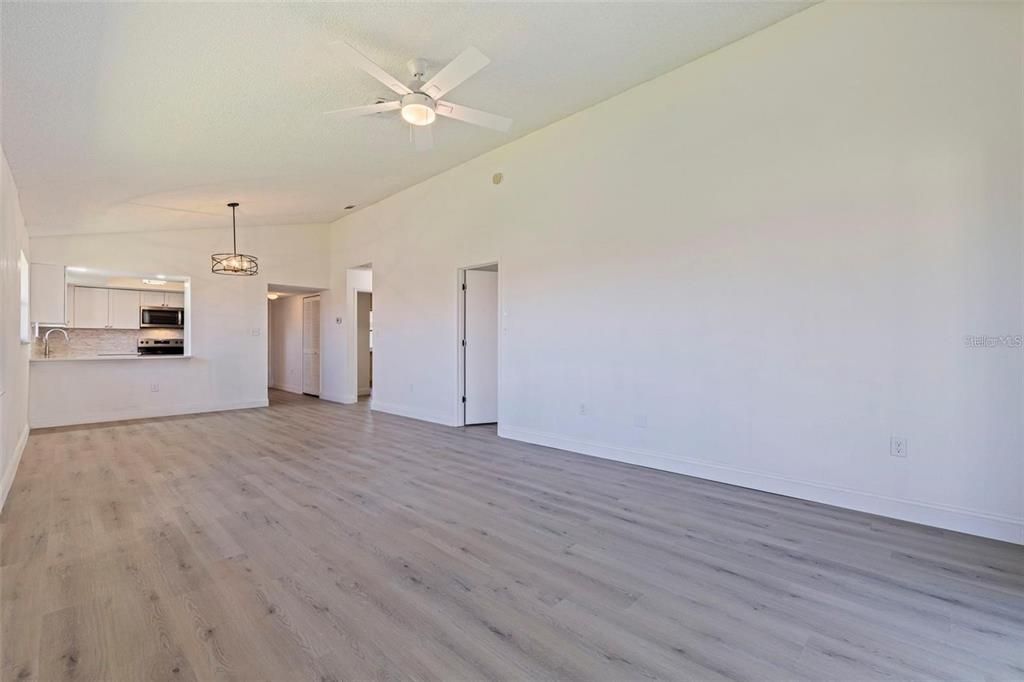 For Sale: $225,000 (2 beds, 2 baths, 1030 Square Feet)