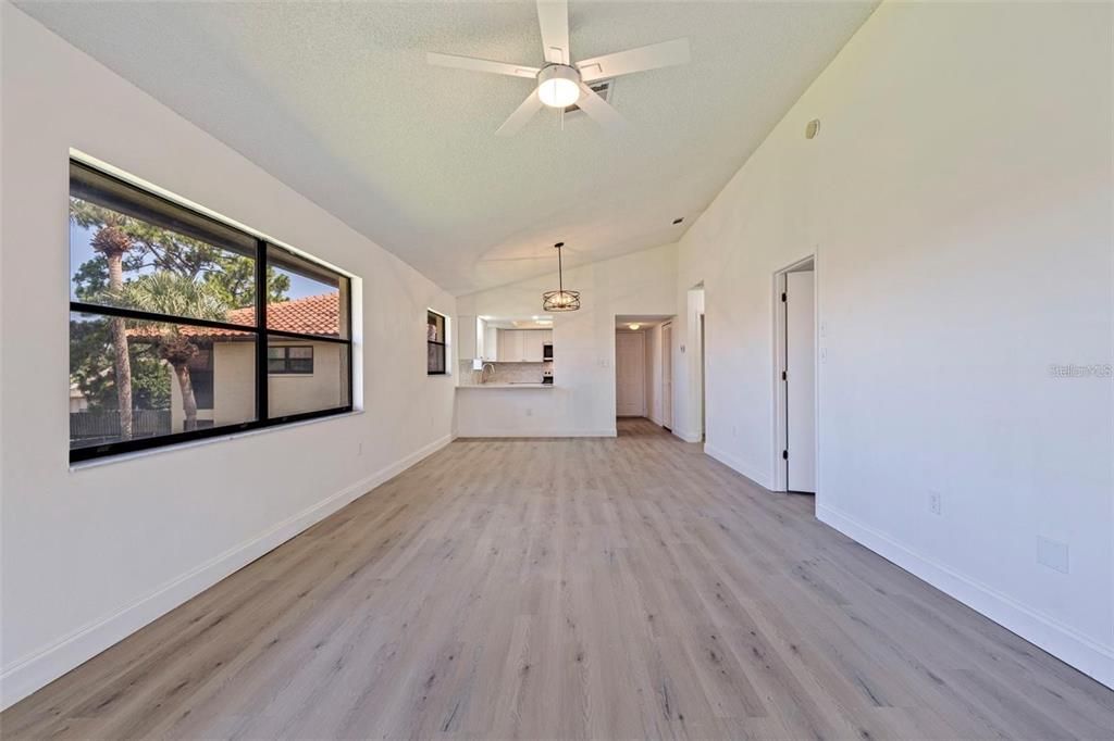 For Sale: $225,000 (2 beds, 2 baths, 1030 Square Feet)