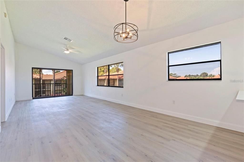 For Sale: $225,000 (2 beds, 2 baths, 1030 Square Feet)