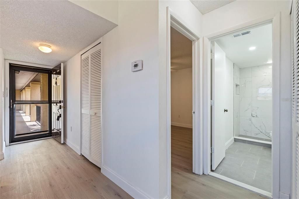 For Sale: $225,000 (2 beds, 2 baths, 1030 Square Feet)