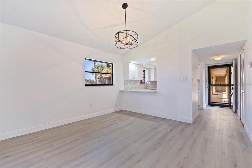 For Sale: $225,000 (2 beds, 2 baths, 1030 Square Feet)