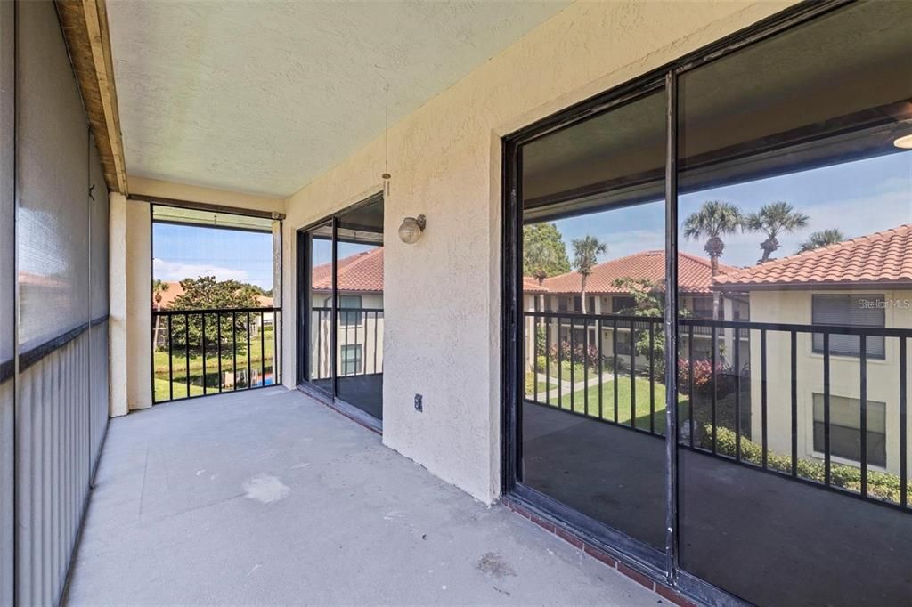 For Sale: $225,000 (2 beds, 2 baths, 1030 Square Feet)