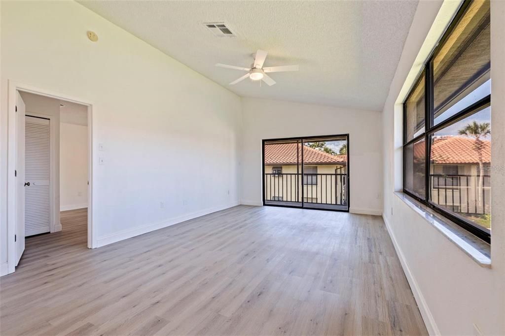 For Sale: $225,000 (2 beds, 2 baths, 1030 Square Feet)