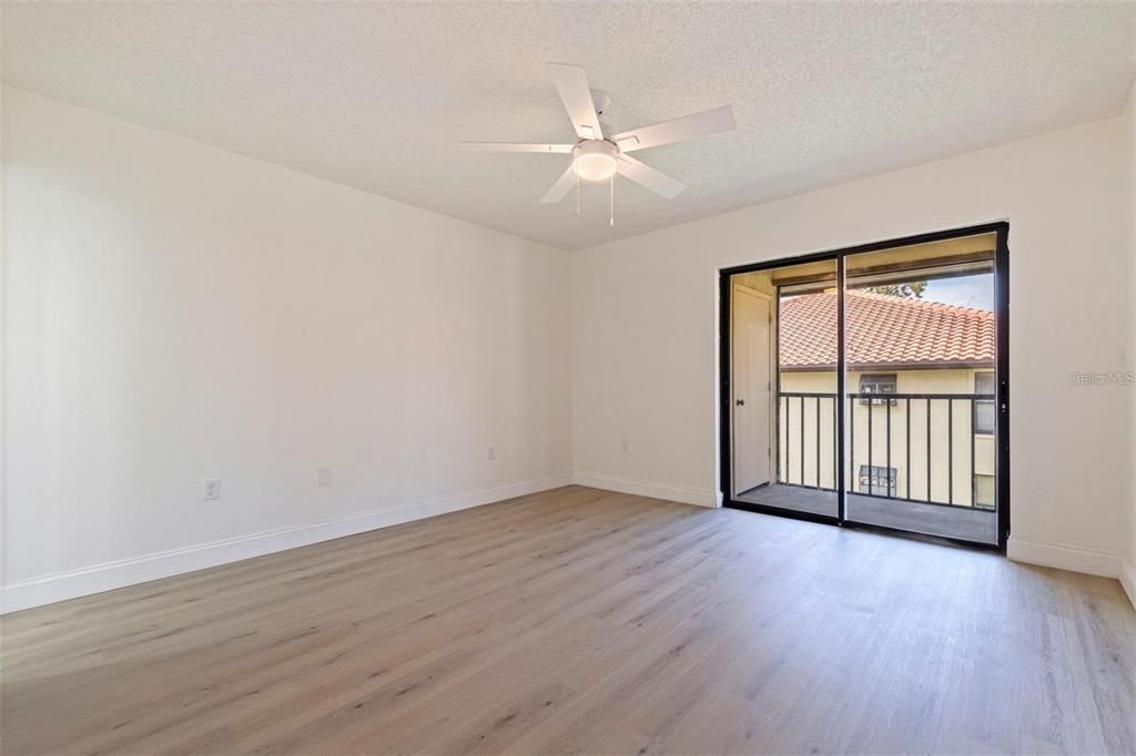 For Sale: $225,000 (2 beds, 2 baths, 1030 Square Feet)