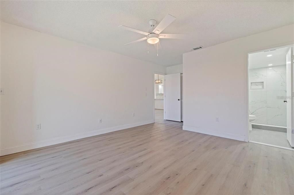 For Sale: $225,000 (2 beds, 2 baths, 1030 Square Feet)