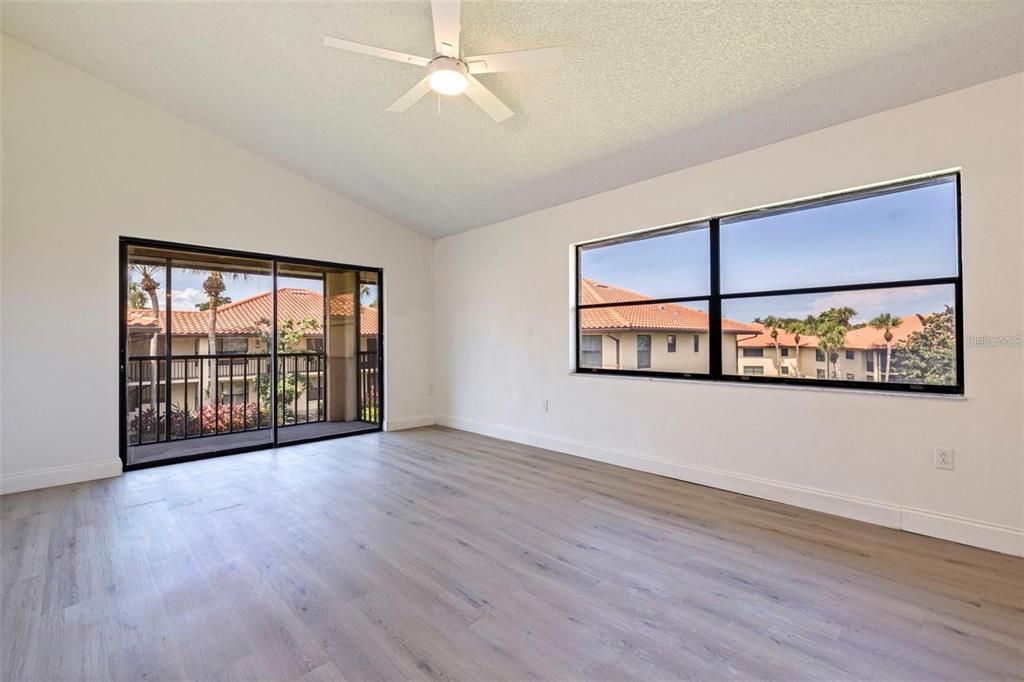 For Sale: $225,000 (2 beds, 2 baths, 1030 Square Feet)