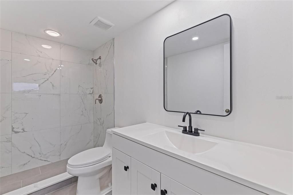 For Sale: $225,000 (2 beds, 2 baths, 1030 Square Feet)
