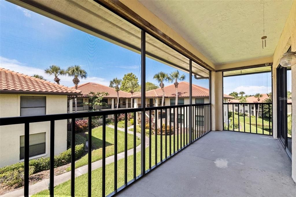 For Sale: $225,000 (2 beds, 2 baths, 1030 Square Feet)