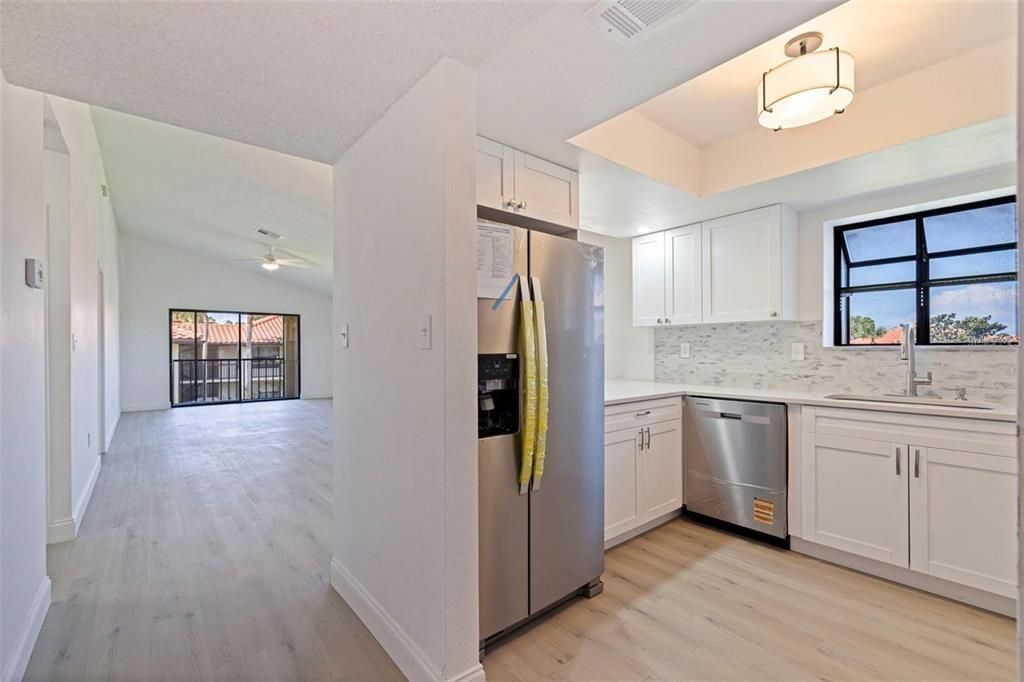 For Sale: $225,000 (2 beds, 2 baths, 1030 Square Feet)