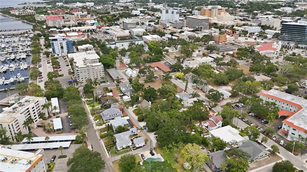 En Venta: $1,795,000 (0.73 acres)